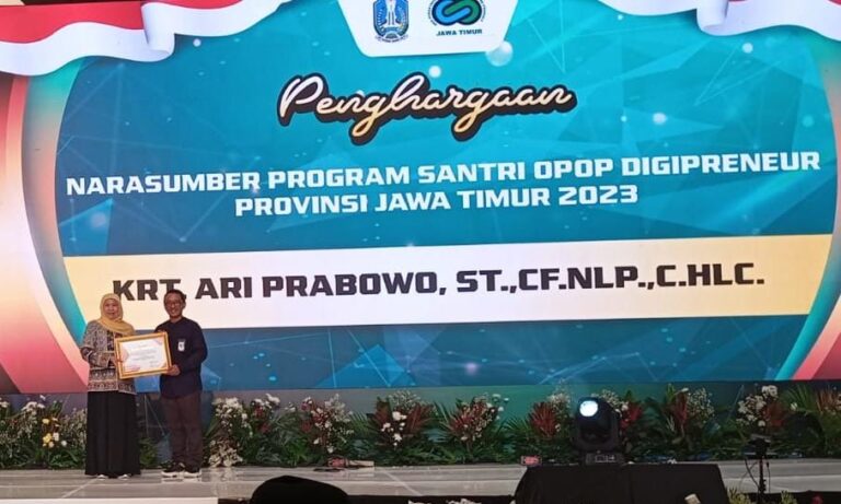 Gubernur Khofifah Indar Parawansa Tutup Kegiatan Peringatan Refleksi Dunia Pendidikan 2023