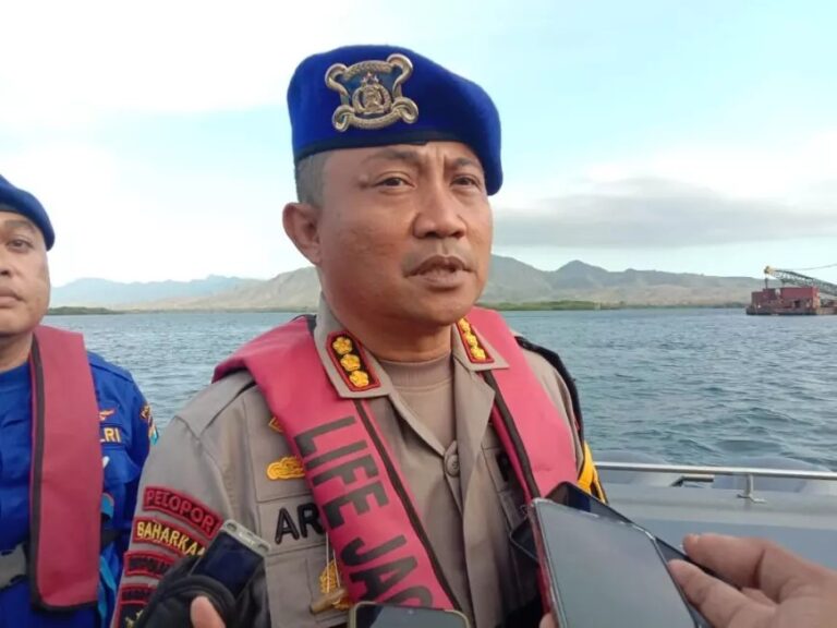 Ditpolairud Polda Jatim Siagakan Kapal Patroli Jamin Keamanan di Selat Bali Selama Nataru