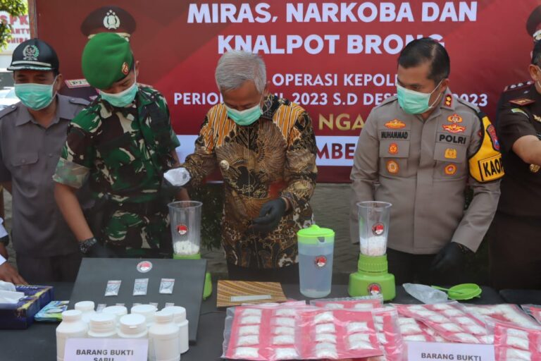 Jelang Pergantian Tahun 2023 Polres Nganjuk Musnahkan Barang Bukti Sitaan Narkoba, Miras dan Knalpot Brong