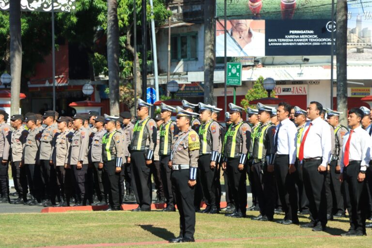 Amankan Nataru, Polres Blitar Kota Laksanakan Apel Gelar Pasukan Ops Lilin Semeru 2023