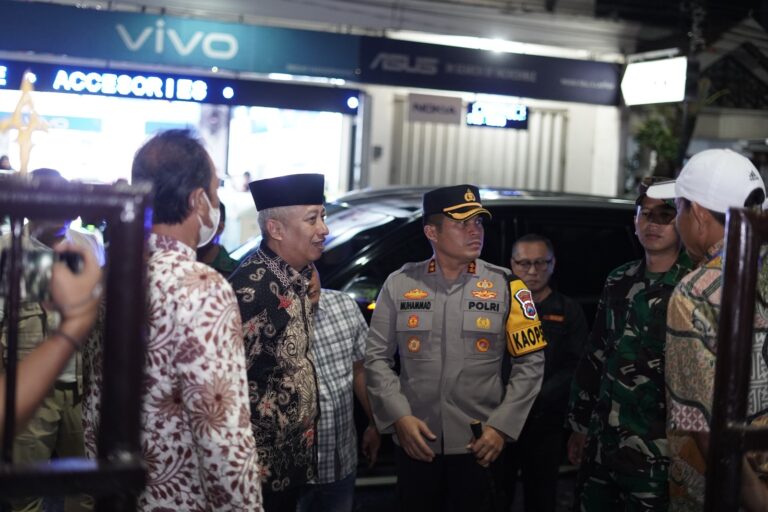 Kapolres Nganjuk Bersama Forkopimda Pantau Langsung Pelaksanaan Ibadah Natal 2023, Pastikan Berjalan Sesuai Harapan