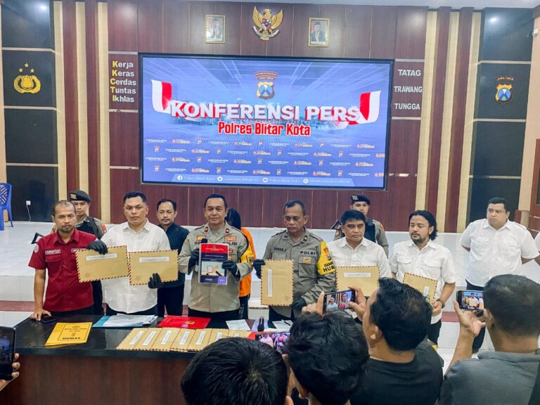 Buron 3 Tahun, Polres Blitar Kota Tangkap Kasir BPR Yang Gelapkan Uang Nasabah Rp 1 Miliar