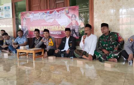 Jum’at Curhat : Polres Nganjuk Ajak Jamaah untuk Ciptakan Pemilu Damai