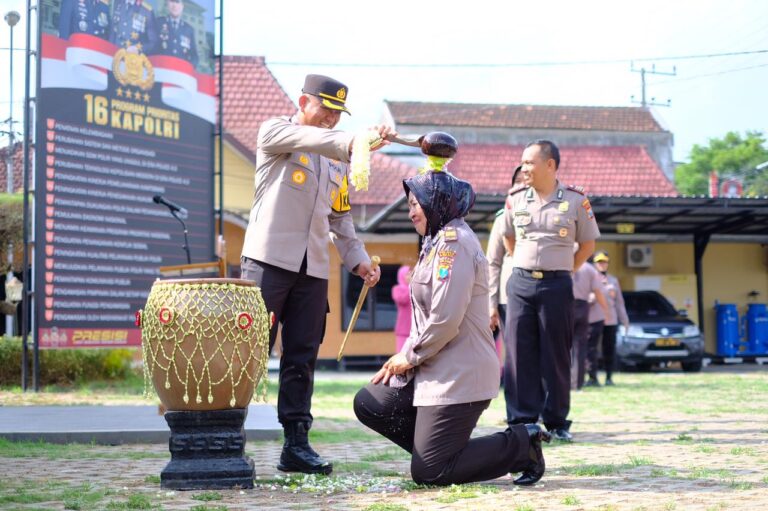 Upacara Kenaikan Pangkat Personel Polres Blitar Kota Periode 01 Januari 2024