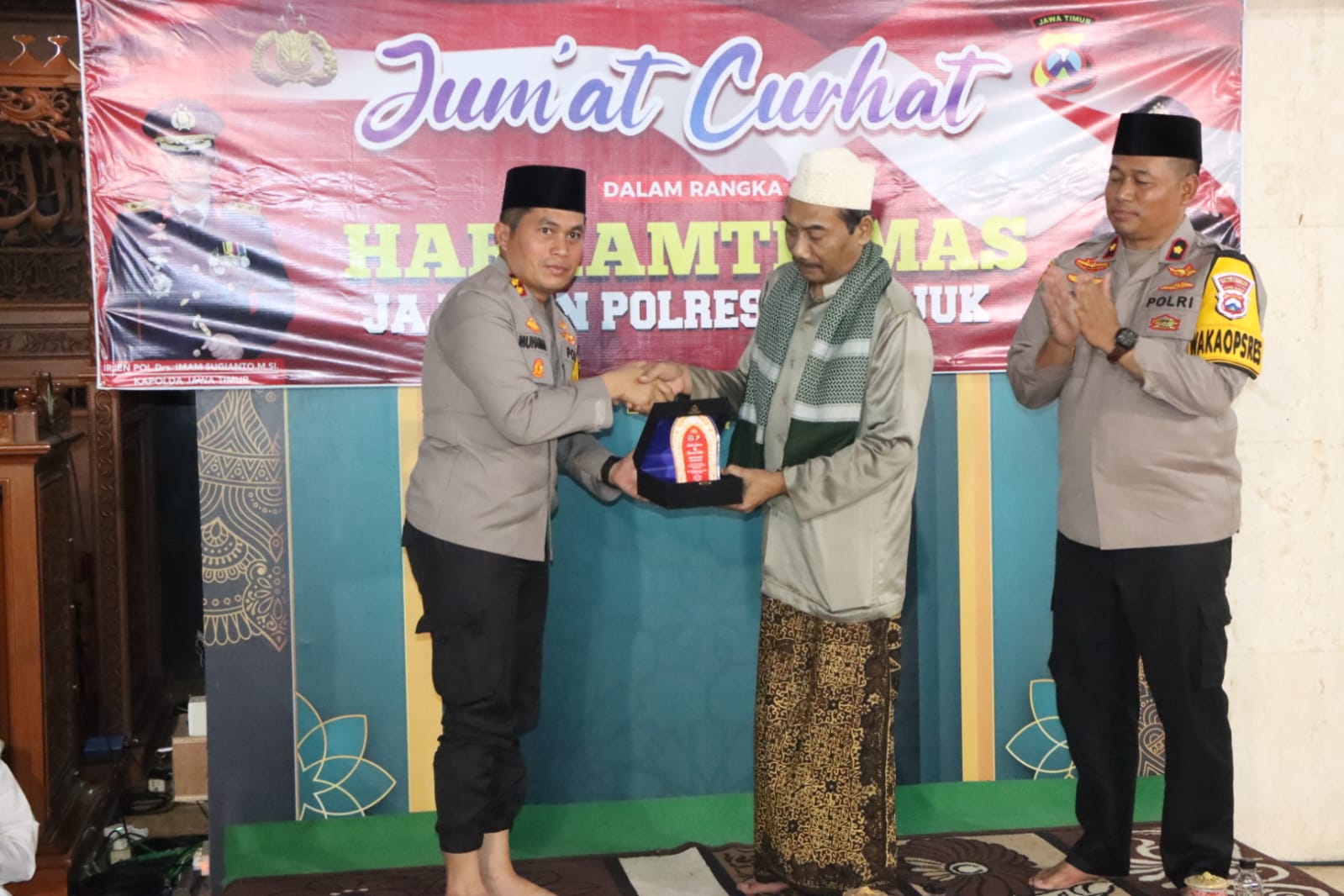 Jumat Curhat Polres Nganjuk bersama Santri Pomosda At -Taqwa Tanjunganom, Kapolres Sampaikan Pesan Kamtibmas  