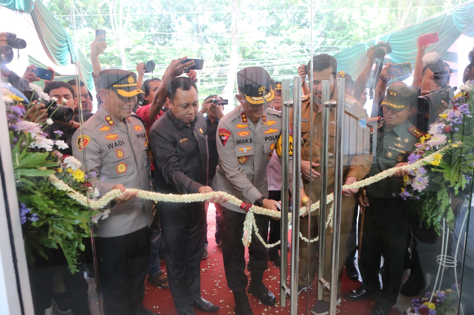 Kapolda Jatim Resmikan Gedung Meteor dan Polsubsektor Kedopok Polres Probolinggo Kota