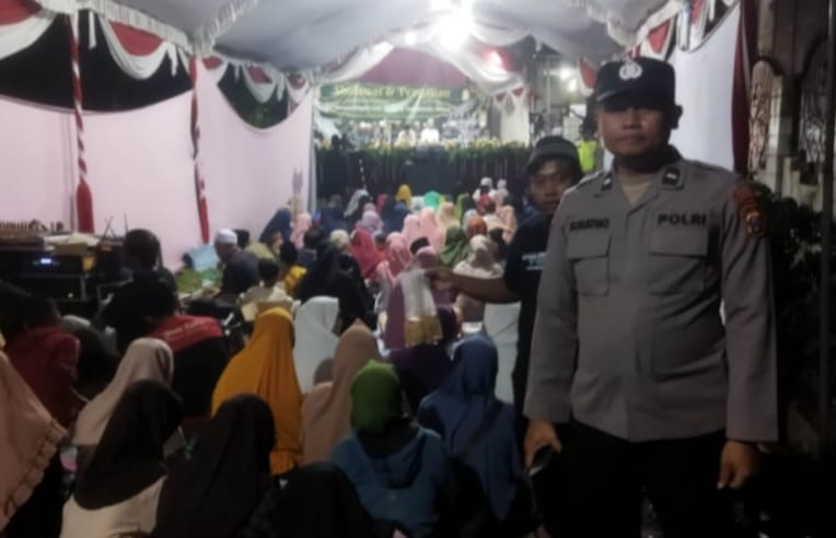 *POLSEK BOJONEGORO KOTA MELAKSANAKAN KEGIATAN PENGAMANAN PENGAJIAN UMUM DAN SHOLAWATAN BERSAMA HABIB ALI BIN ABDULLAH ASSEGAF*