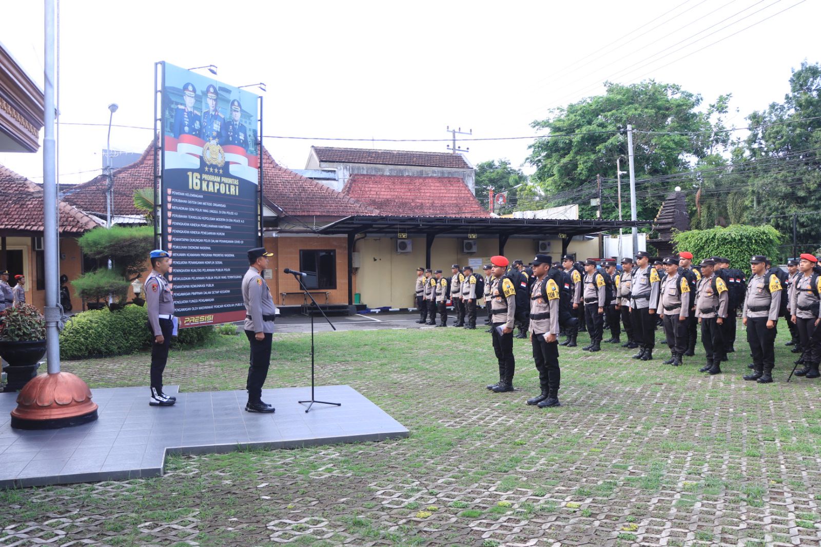 Polres Blitar Kota Menggelar Apel Kesiapan Personil Pam TPS Dilanjutkan Pemeriksaan Kesehatan.