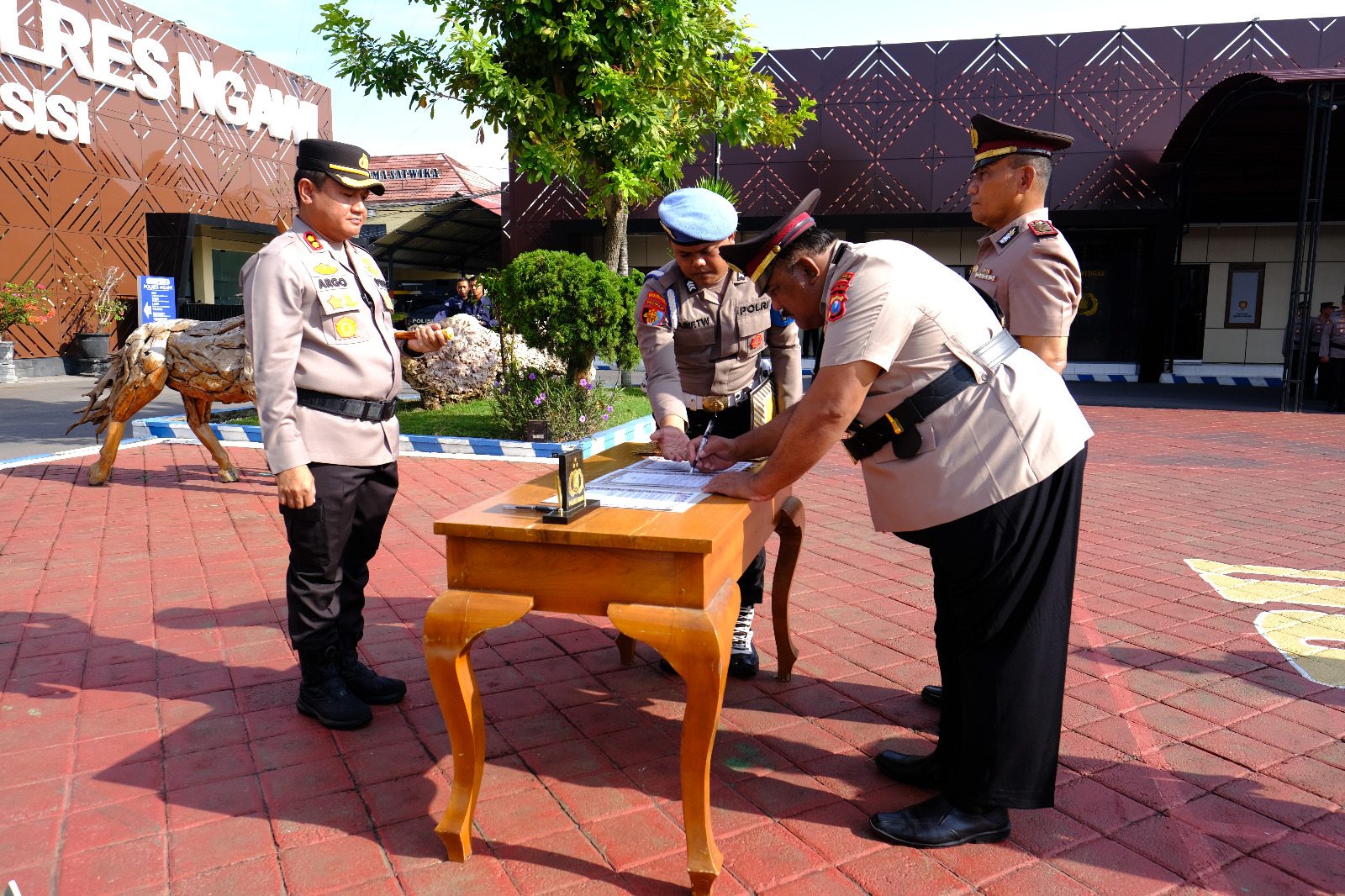 Kapolres Ngawi Pimpin Sertijab Pejabat Utama dan Kapolsek