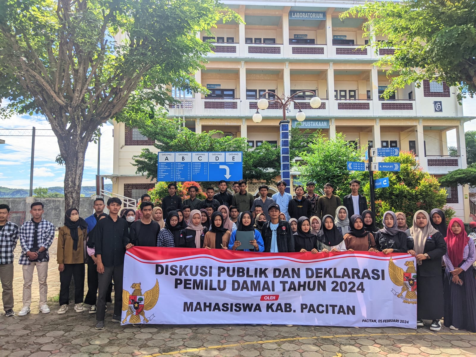 Mahasiswa Pacitan Gelar Deklarasi Tolak Politisasi Kampus Jelang Pemilu 2024.