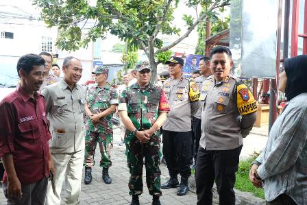 Kapolres Blitar Kota Bersama Dandim 0808 Monitoring 3  PPK Kecamatan di Wilayah Kota Blitar