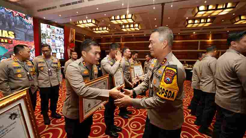 Membanggakan, Polres Nganjuk Terima Piagam Penghargaan Predikat Penilaian Kelas Tinggi dari Ombudsman RI