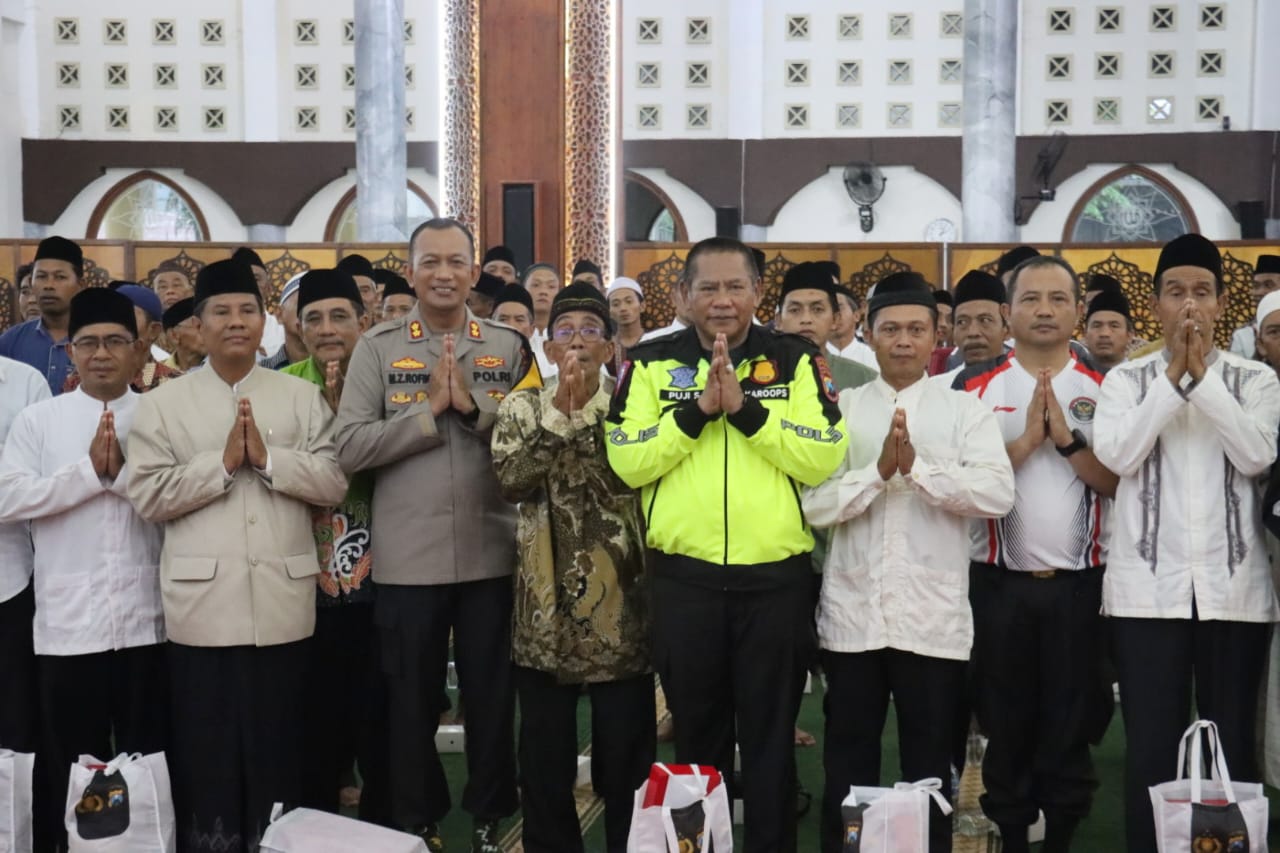 Jelang Ramadhan, Polda Jatim Beri Bantuan Ratusan Marbot se Kabupaten Lumajang