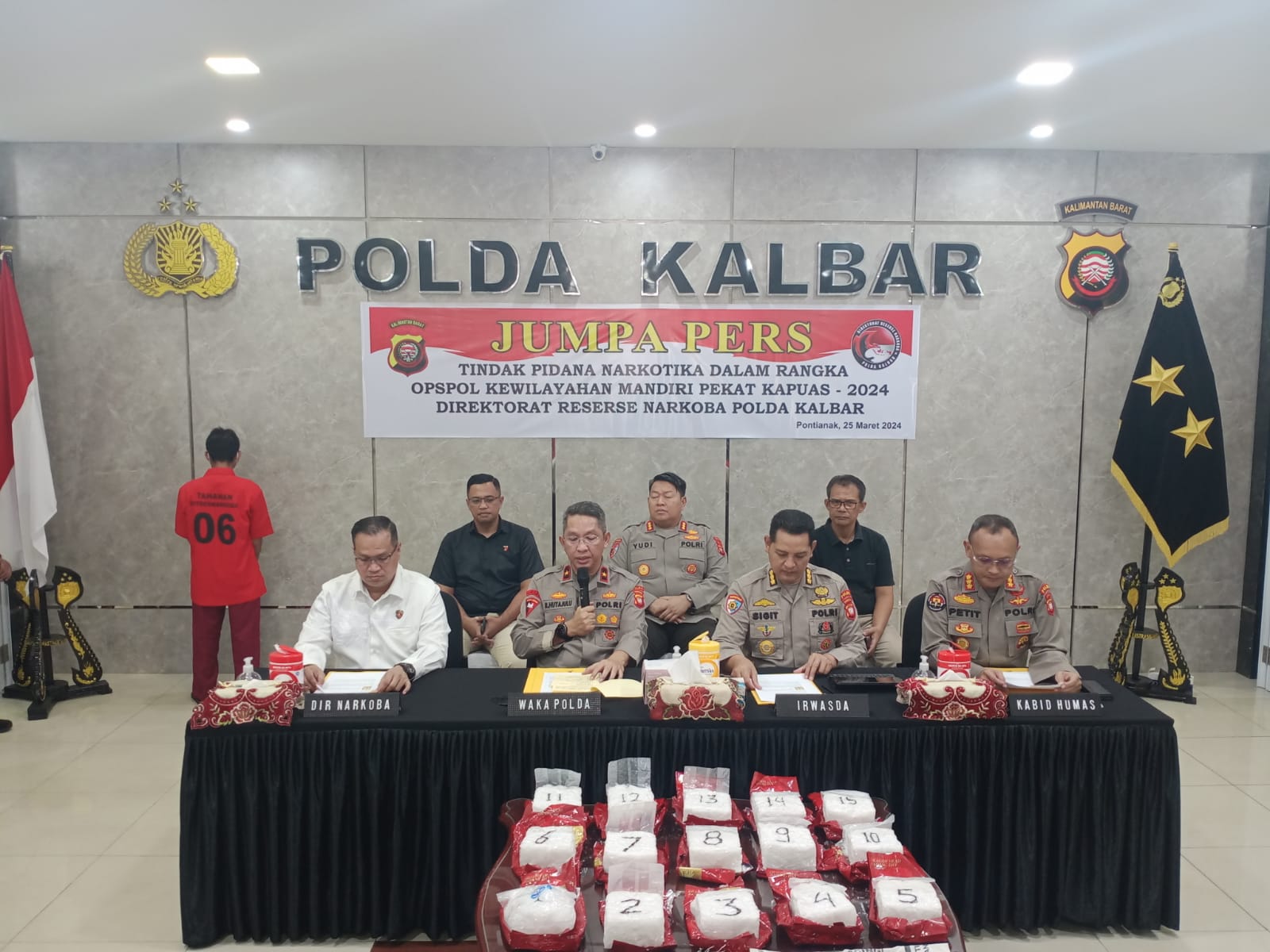 Polda Kalbar Gelar Jumpa Pers Penangkapan Pengedar Narkoba di Pontianak dengan Barang Bukti 15 Kg Sabu