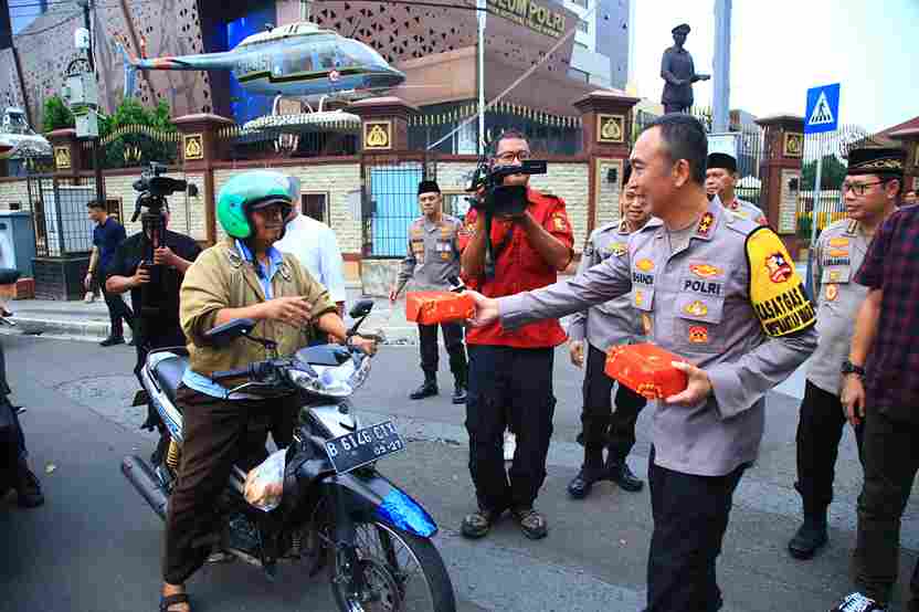 4 Jenderal Polri Kompak Bareng Polwan dan Wartawan Sebar Kebaikan di Bulan Ramadan