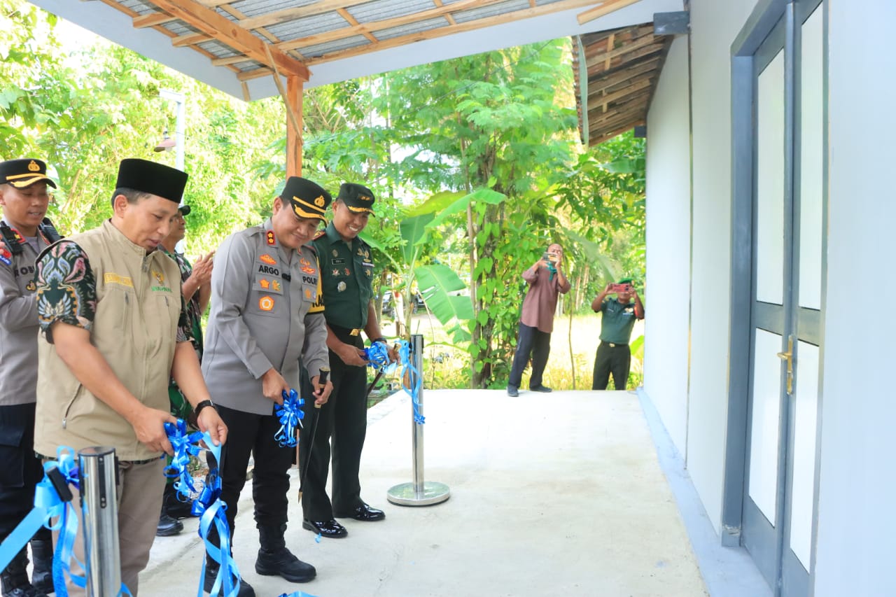 Polres Ngawi Peduli, Bantu Bedah Rumah Warga Berkebutuhan Khusus di Karangjati