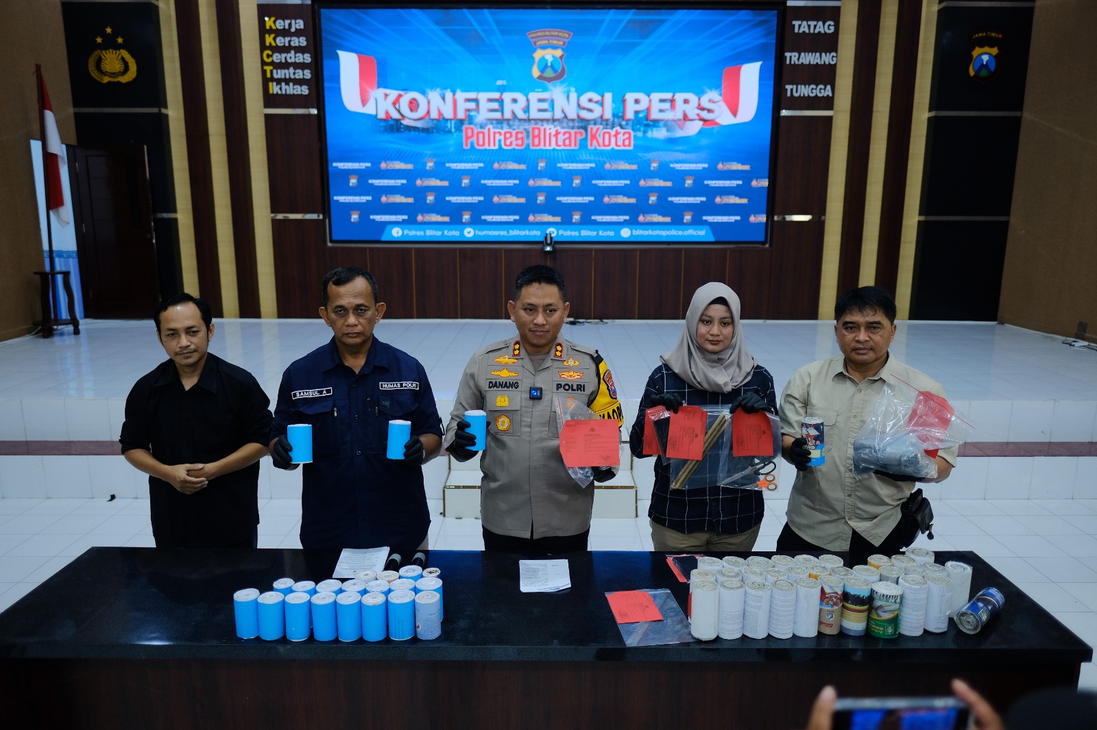 Polres Blitar Kota Amankan 2 Pelajar Perakit dan Penjual Bahan Petasan