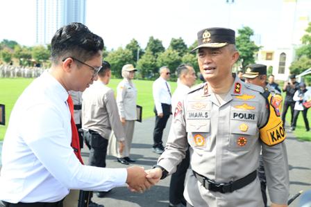 Dinilai Berprestasi Kapolda Jatim Beri Penghargaan Tim Satgas Pangan