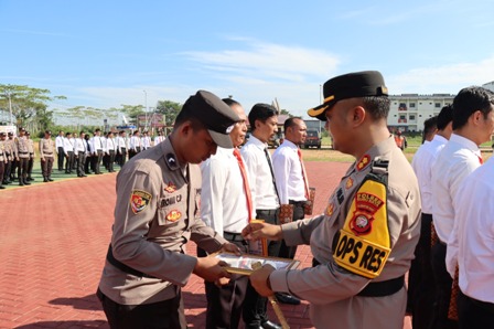 8 Polisi Berprestasi dapatkan Reward, 1 Polisi dapatkan Punishment