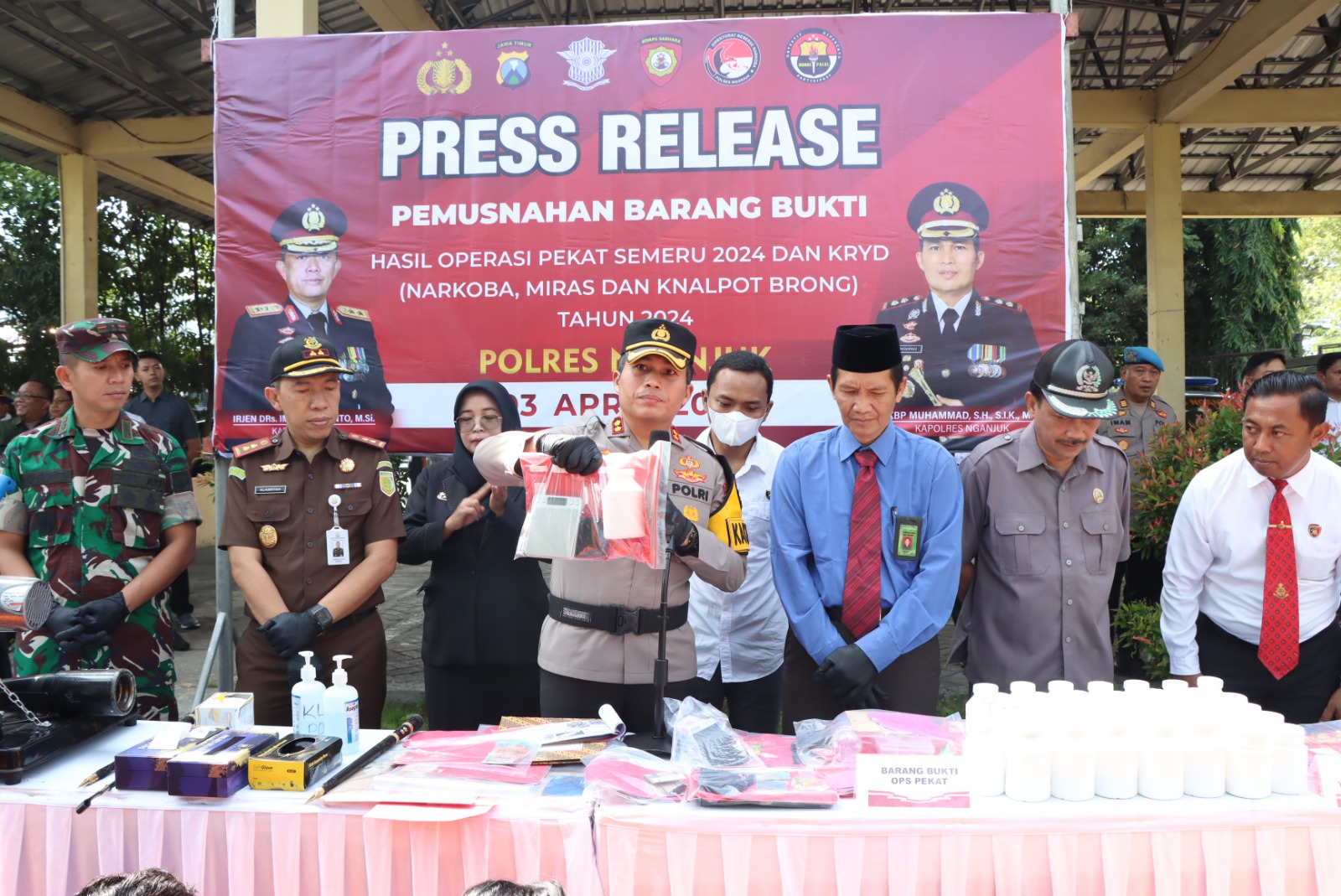 Polres Nganjuk Musnahkan Barang Bukti Hasil Operasi Pekat Semeru 2024 