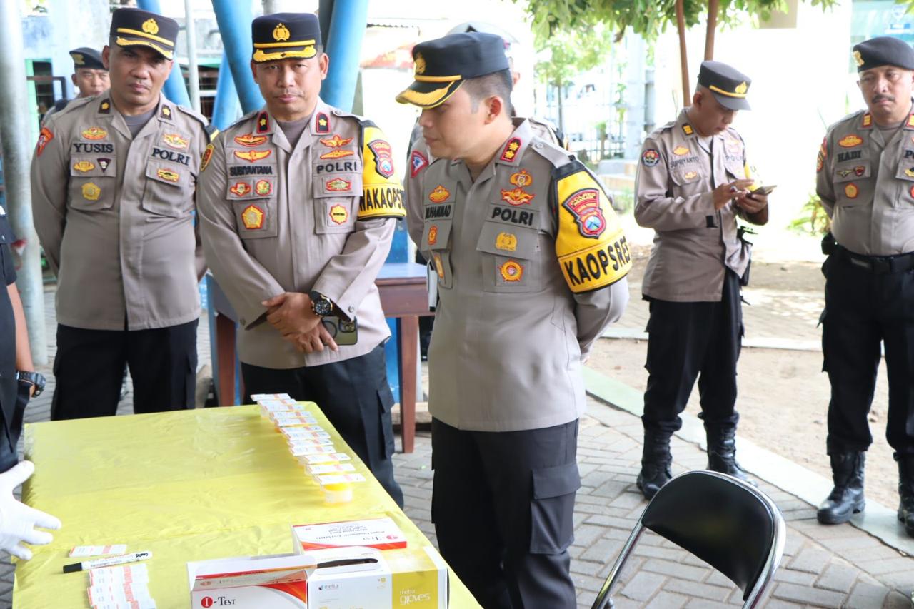 Polres Nganjuk Lakukan Tes Urin Acak Sopir Angkutan Umum, Upaya Jaga Keselamatan Penumpang