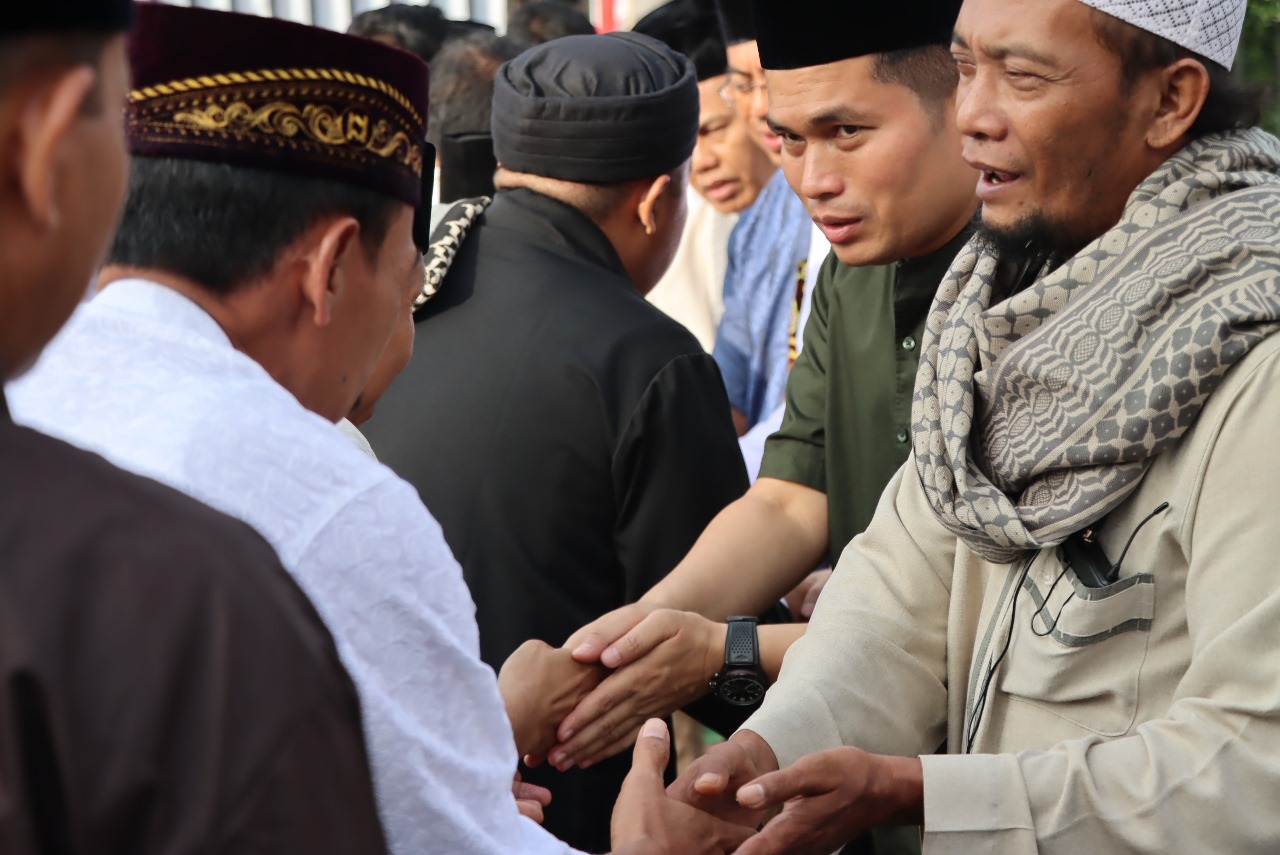 Kapolres Gelar Shalat Idul Fitri 1 Syawal 1445 H Bersama Keluarga Besar Polres Nganjuk