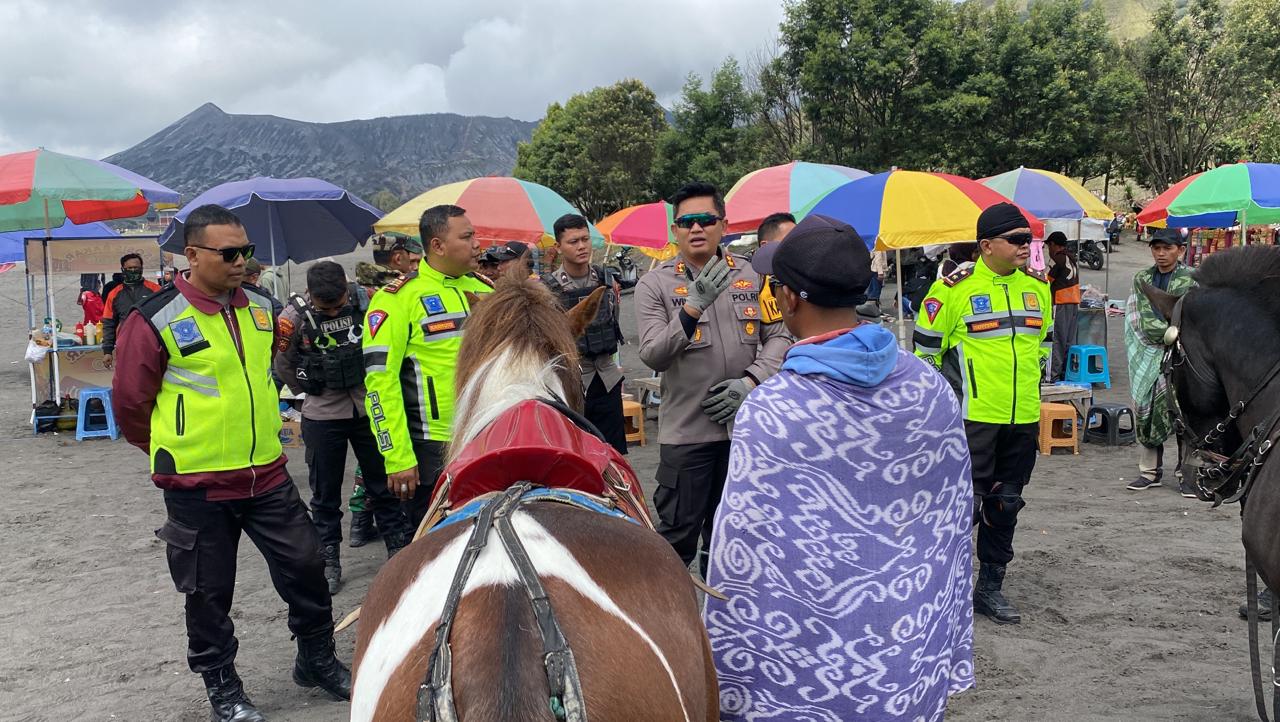 Operasi Ketupat Semeru 2024 Polres Probolinggo Gelar Patroli di Kawasan Bromo 