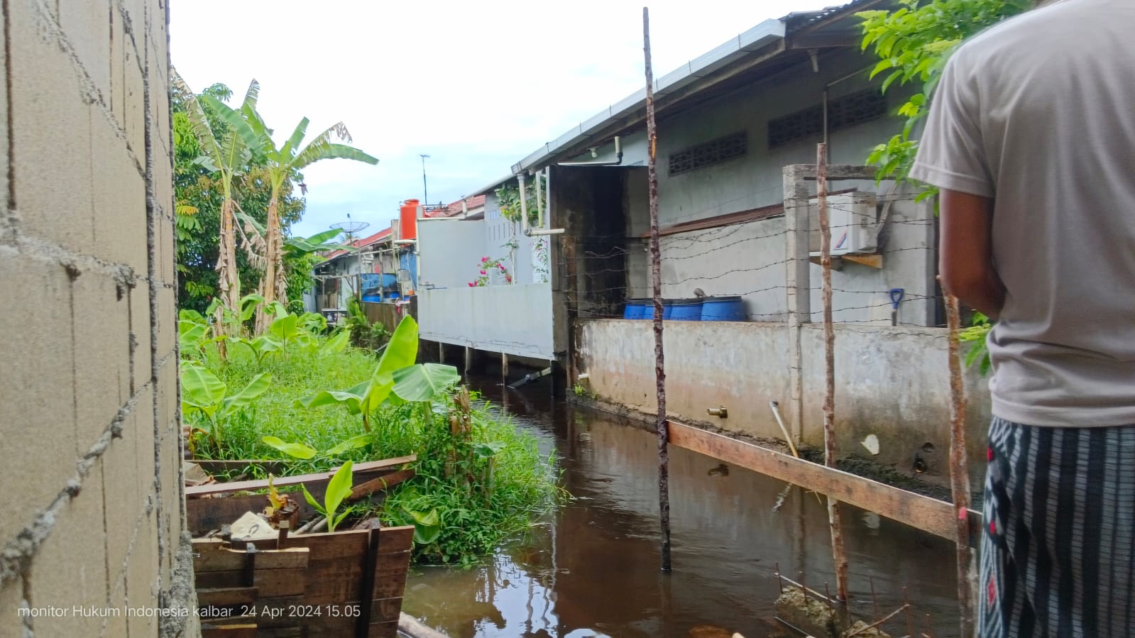 Banjir Di Paris Tanggo Dan Srikandi 2 Diduga Akibat Pengecilan Parit Oleh Developer Hosana Saviour Dan Oknum Masyarakat Perumahan BSD Sungai Raya Dalam