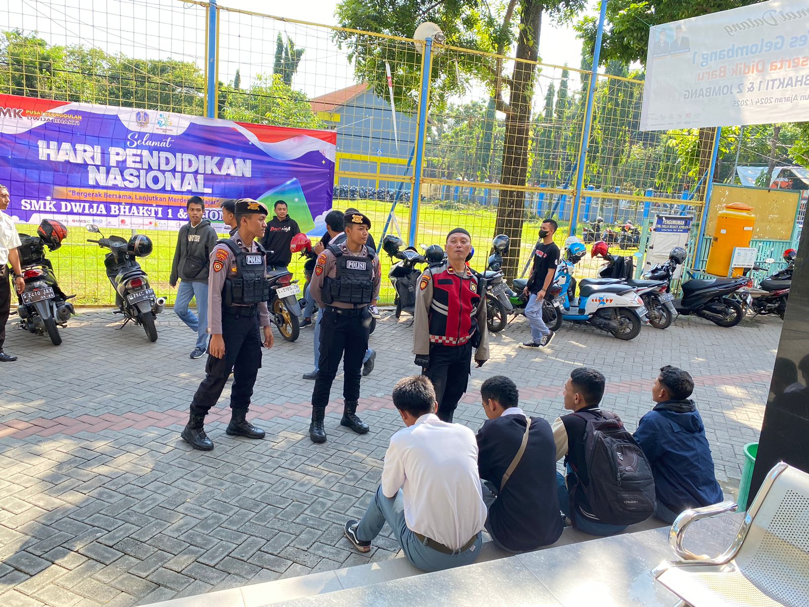 Puluhan Polisi Patroli Cegah Konvoi Kelulusan Sekolah di Jombang