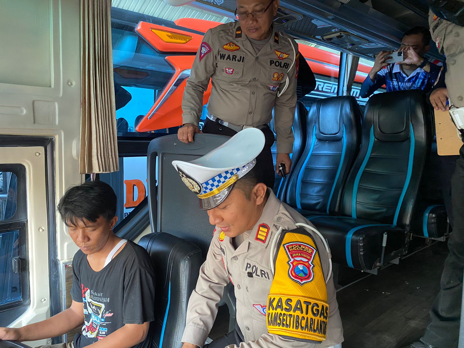 Antisipasi Libur Sekolah Polres Nganjuk Gelar Ram Check Secara Acak Bagi Armada Bus 