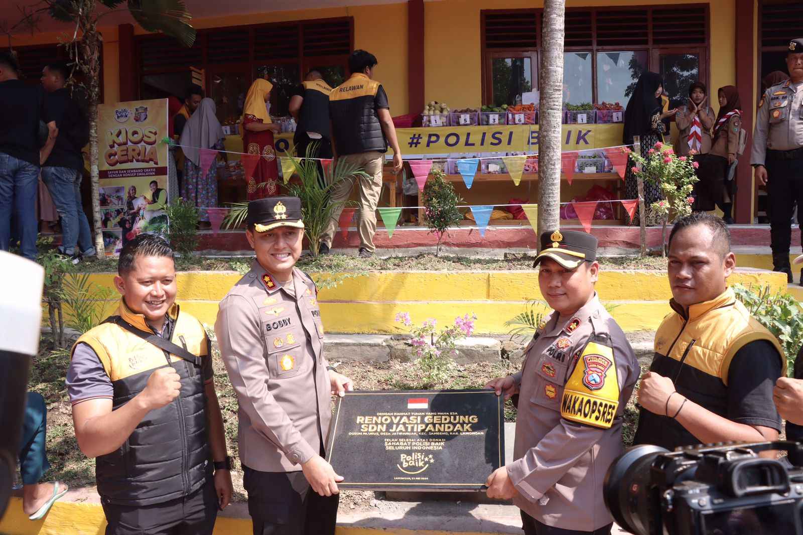 Polda Jatim Gelar Baksos dan Bakkes Laksanakan Program “Polisi Baik” di Lamongan