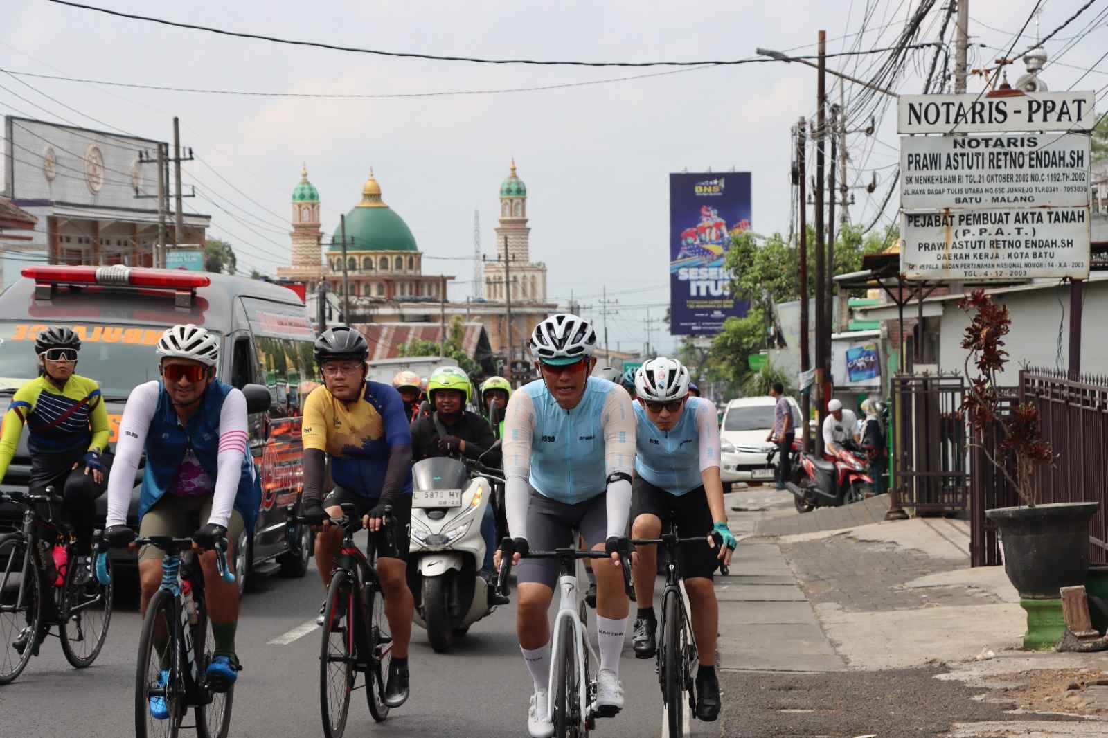 Tempuh 113 Km, Kapolda Jatim Pastikan Kesiapan Pengamanan Rute Tour de Panderman 2024 Dengan Bersepeda