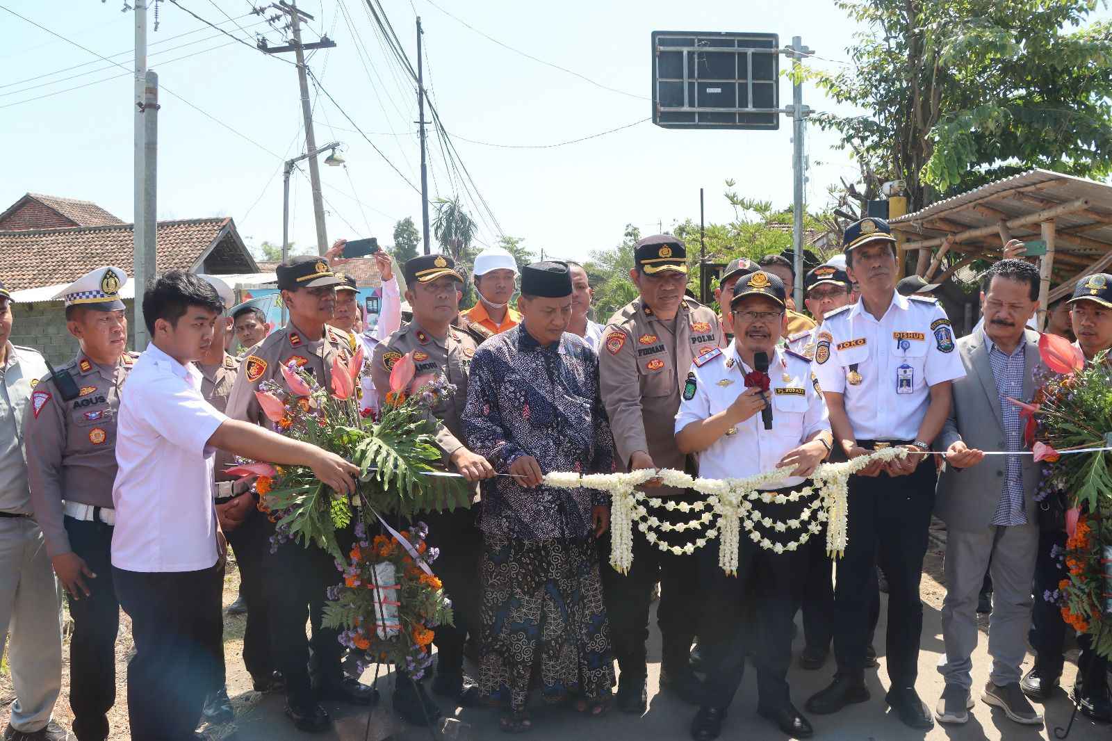 Polres Pasuruan Kota bersama Forkopimda Launching 5 Palang Pintu Perlintasan Sebidang Gelorakan BERTEMAN 