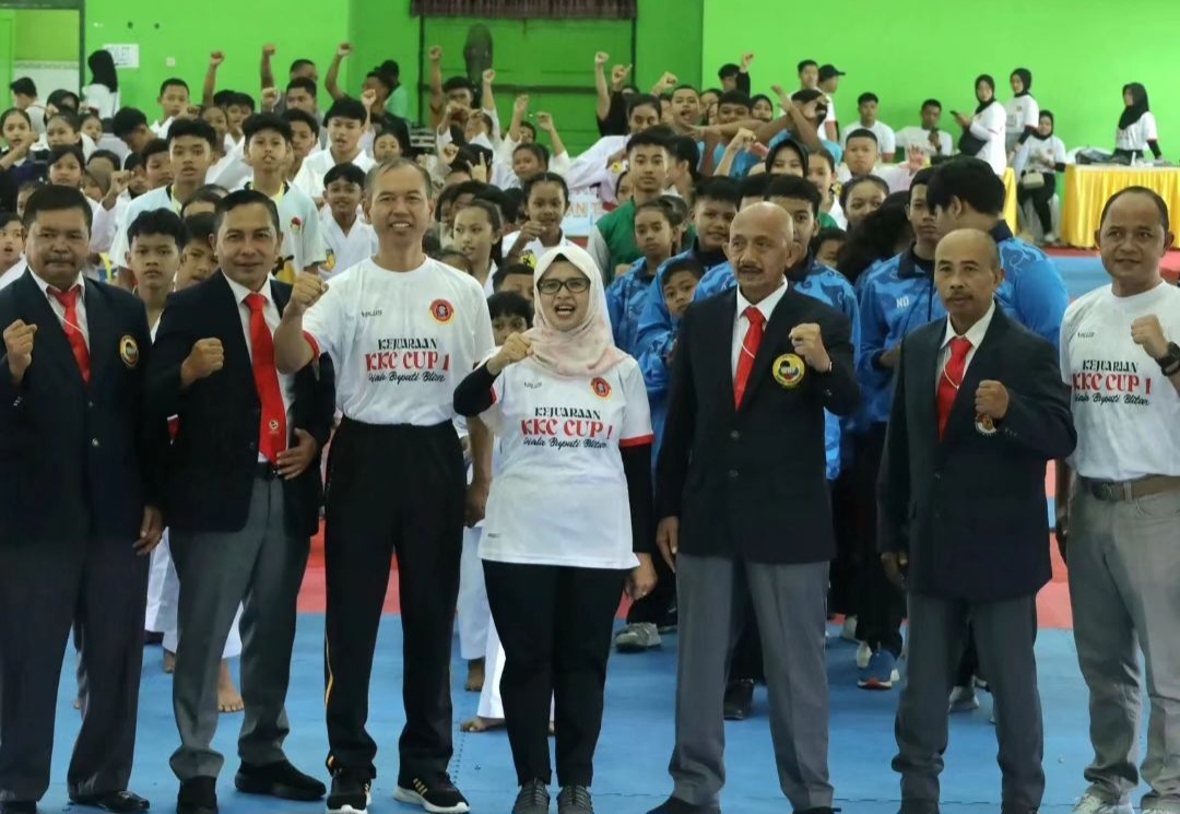 Bupati Rini Syarifah Buka Kejuaraan Karate Piala Bupati  Tingkat pelajar se-Blitar Raya Tahun 2024