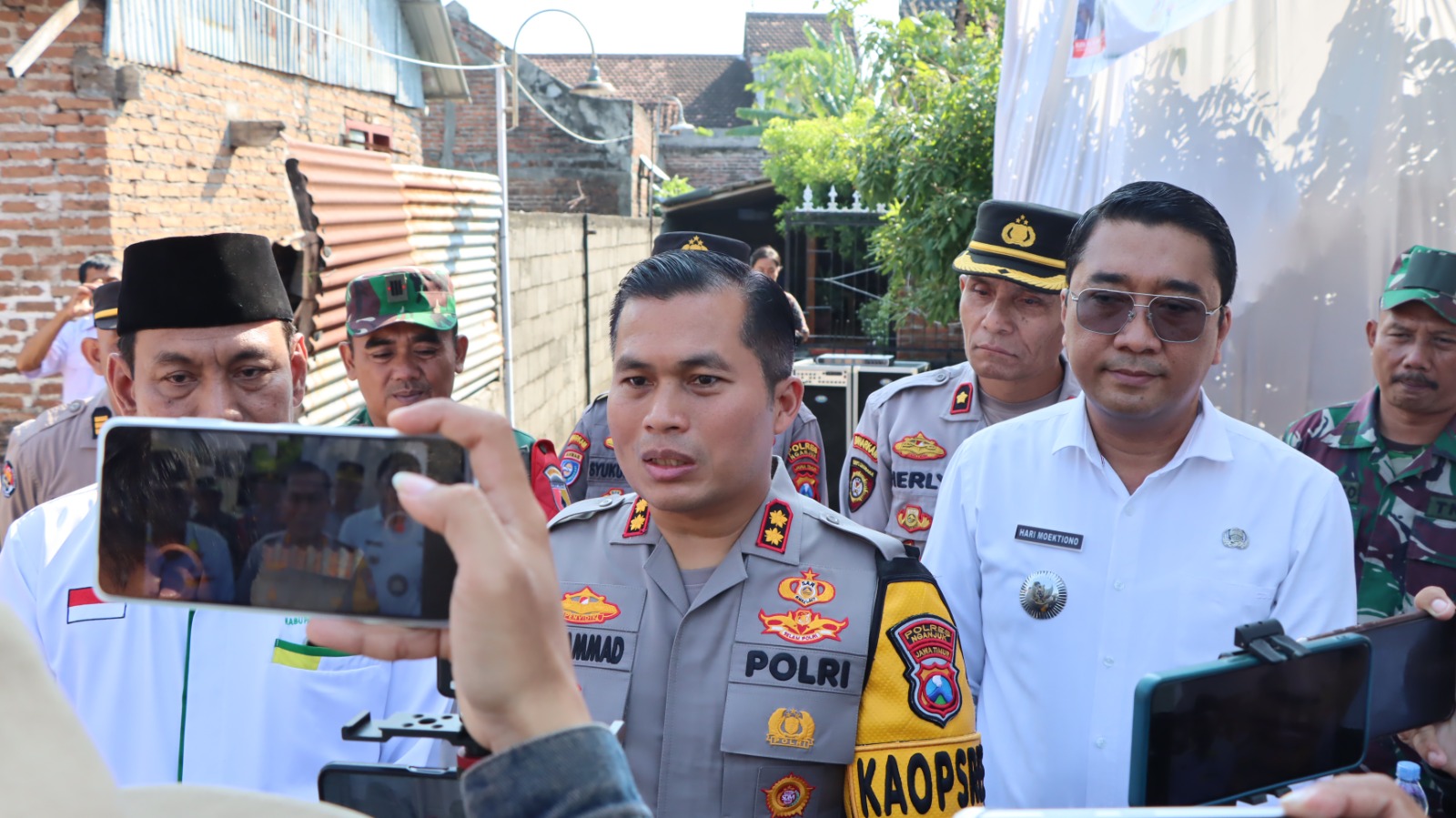 Polres Nganjuk Gelar Program Bedah Rumah dalam rangka HUT Bhayangkara Ke 78 