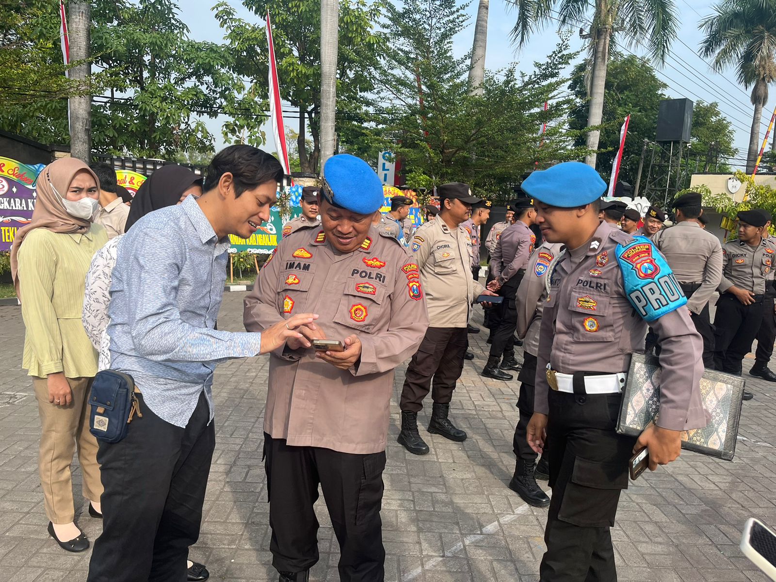 Polres Nganjuk Gencar Lakukan Razia Aplikasi Judi Online di HP Anggota