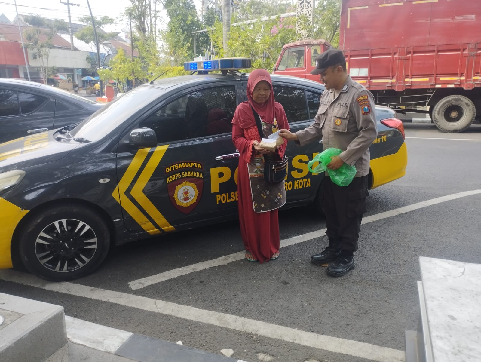 JUMAT BERKAH POLSEK BOJONEGORO KOTA WUJUD KEPEDULIAN POLRI TERHADAP SESAMA