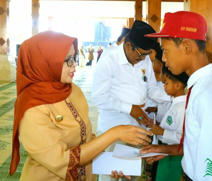 Bupati Blitar Bersama Baznas Gelar Santunan Anak Yatim