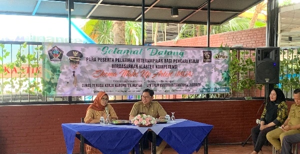 Bupati Blitar Apresiasi Disnaker Gelar Pendidikan Pelatihan Make up Artist