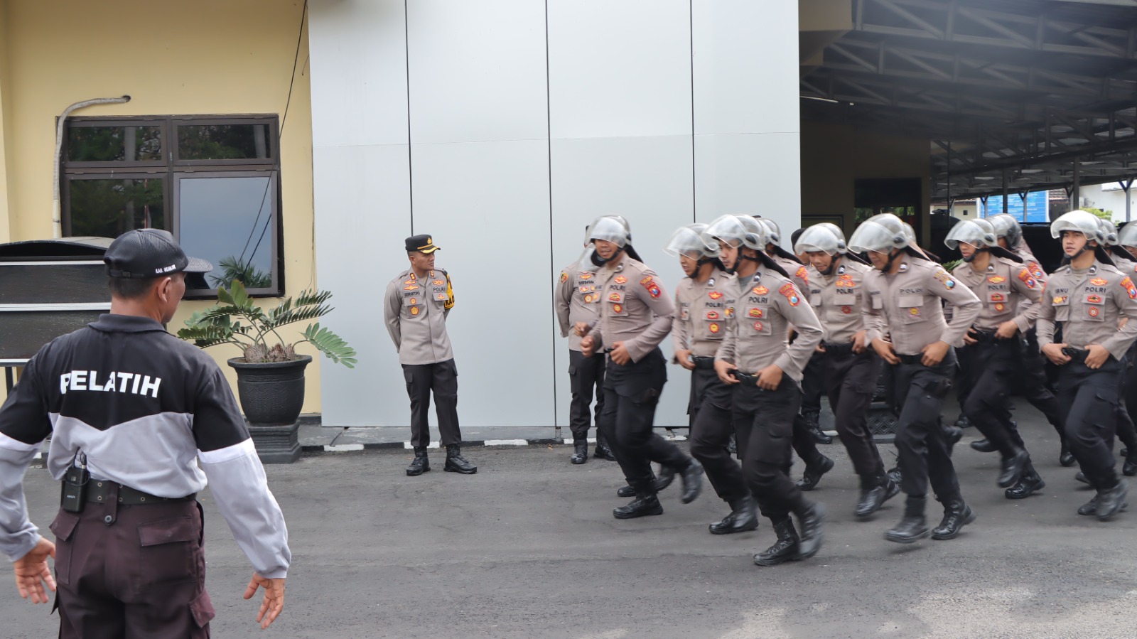 Polres Nganjuk Siapkan Tiga Kompi Dalmas Hadapi Eskalasi Situasi saat Pilkada Serentak 2024