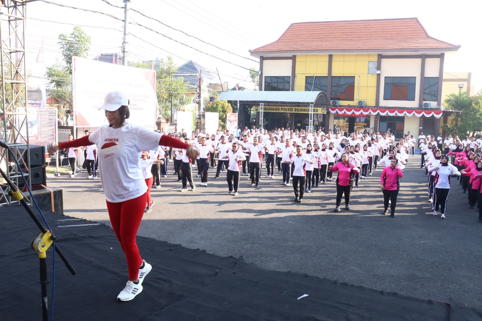 Semarak Kemerdekaan RI Ke – 79, Polres Bojonegoro Gelar Olahraga Bersama