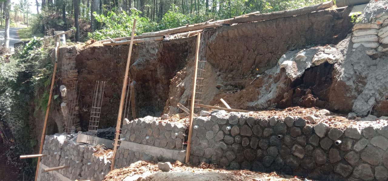 Proses pembangunan DP jalan sempat terhenti