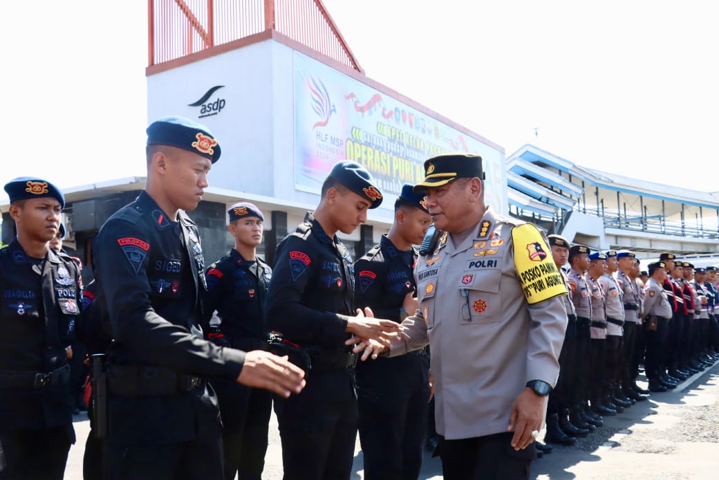 Karoops Polda Jatim Pimpin Apel Gelar Pasukan di Pelabuhan Ketapang Pastikan Kesiapan Pengamanan KTT IAF II 2024 dan HLF-MSP