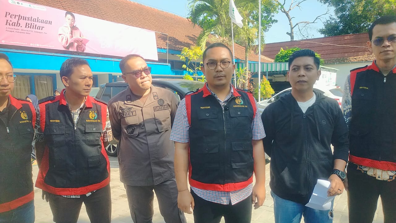 Tindaklanjut Kasus Korupsi , Kejaksaan Negeri Kabupaten Blitar Geledah Kantor PDAM Tirta Penataran 