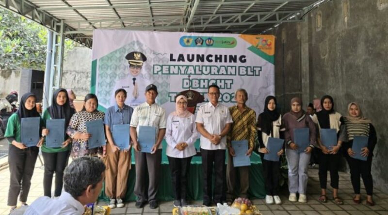 DBHCHT 2024, Dinsos Kabupaten Blitar Beri Bantuan BLT Pada Buruh Pabrik Rokok Dan Petani Tembakau 