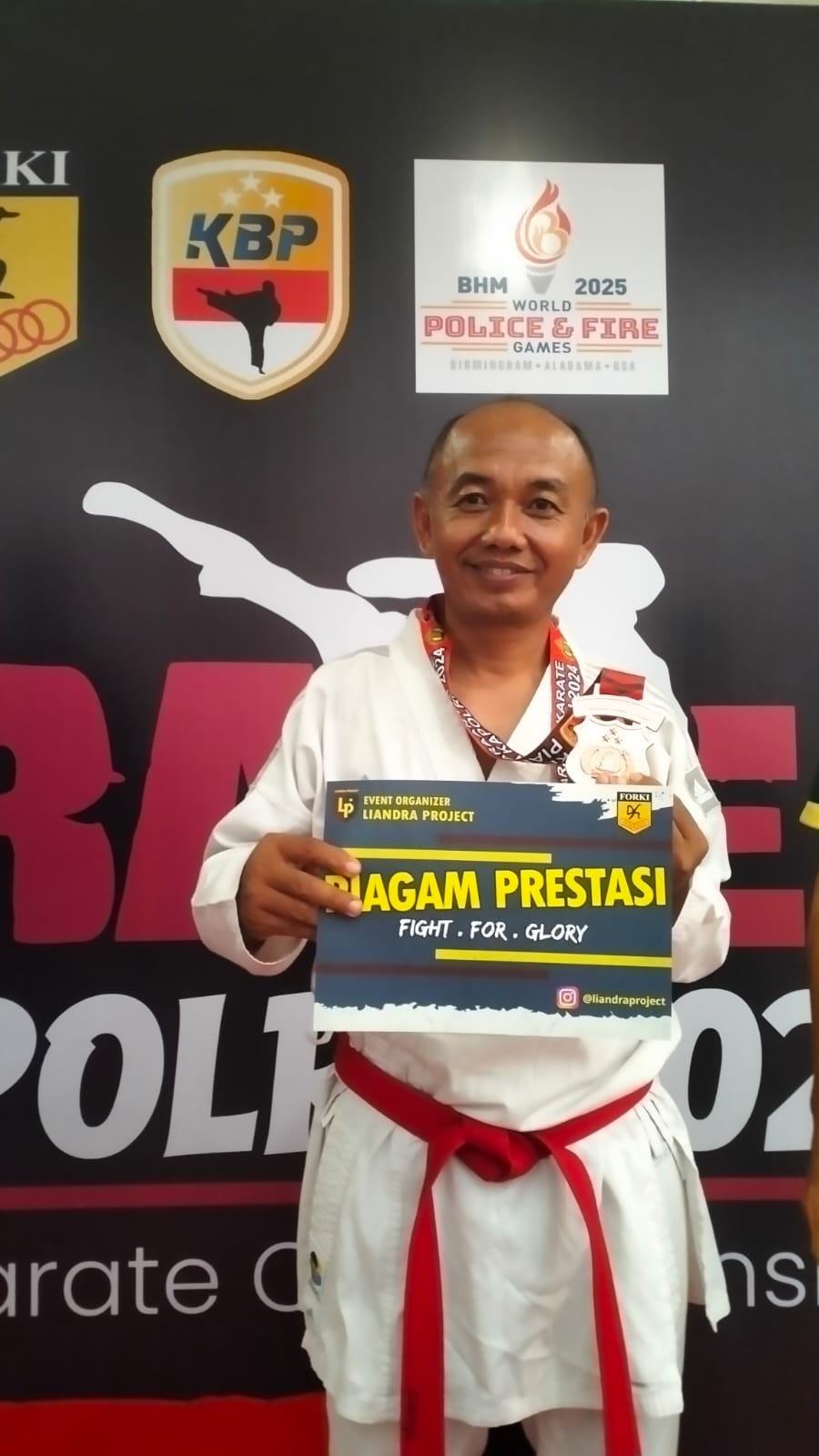 AIPDA Slamet Wiyono Harumkan Nama Polres Nganjuk, Sabet Juara Tiga dalam Kejuaraan Nasional Karate Piala Kapolri Cup 2024.