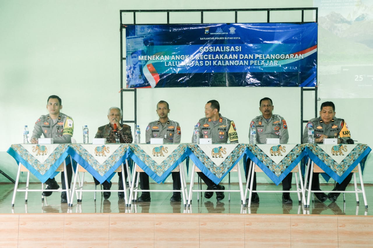 Tekan Angka Kecelakaan dan Pelanggaran, Satlantas Polres Blitar Kota Sosialisasi Ke Pelajar