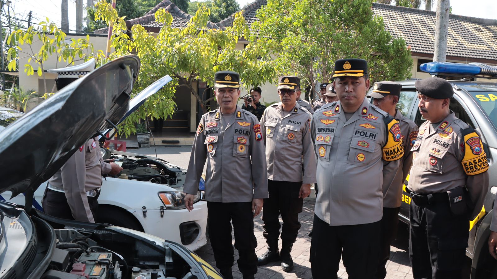 Polres Nganjuk Bersama Rolog Polda Jatim Lakukan Pengecekan Kesiapan Kendaraan Dinas dan Alat material khusus