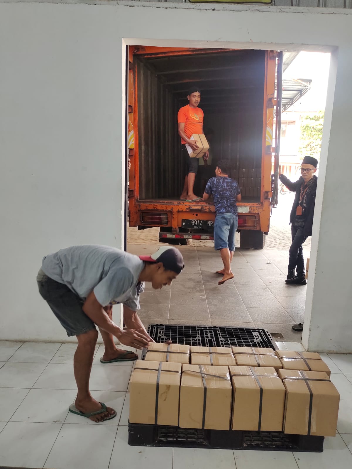 Bawaslu Kabupaten Blitar  Kawal  Penerimaan  Logistik Surat Suara Pilkada Di KPU