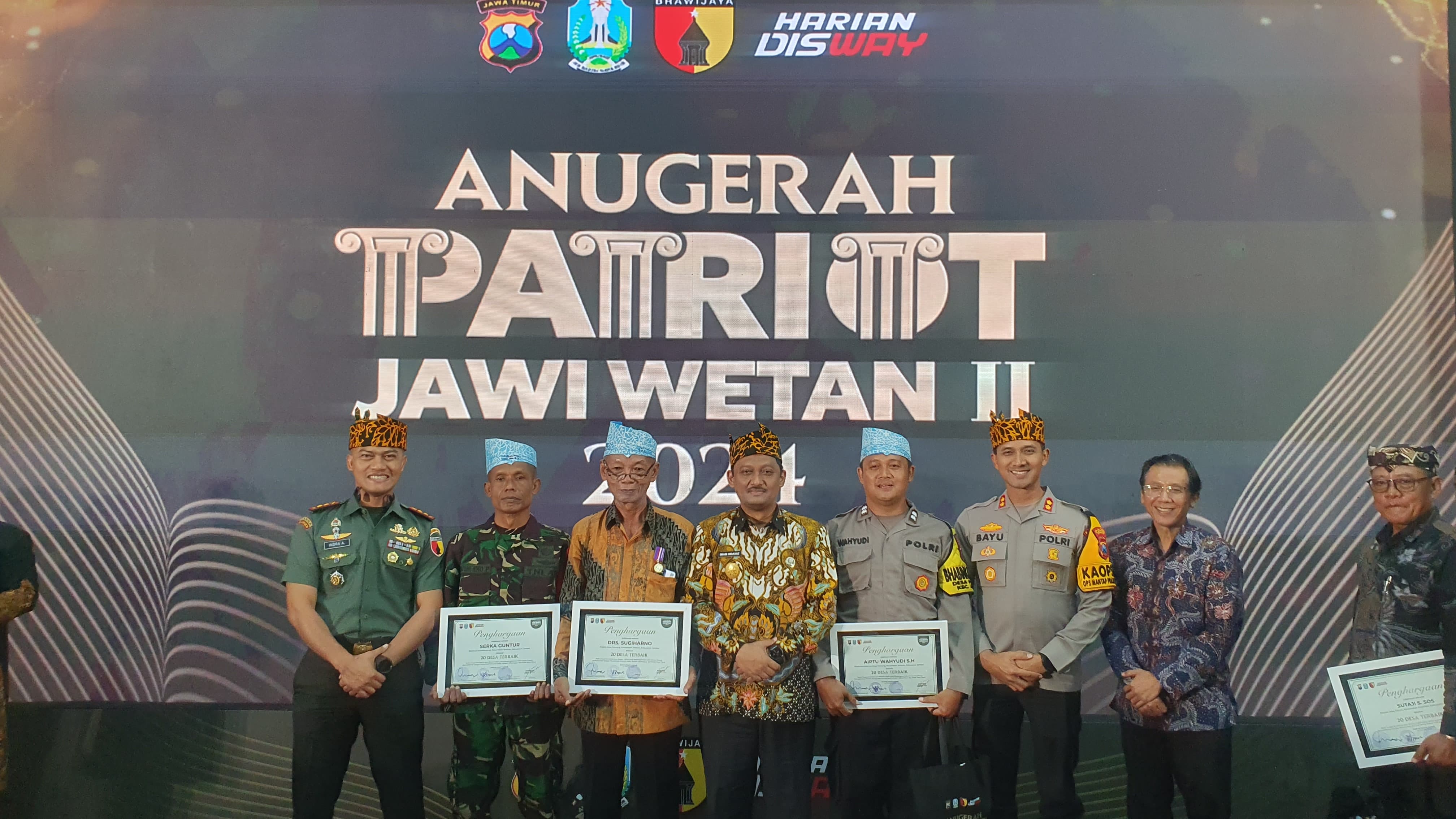 Pak Bhabin Polres Jember dan Tiga Pilar Desa Pontang Raih Anugerah Patriot Jawi Wetan II